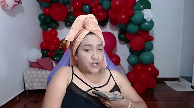 Snapshot of Saracutee1 chatting on 26, 12, 2024 Saracutee1 online show from 26, 12, 2024