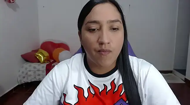 Snapshot of Saracutee1 chatting on 30, 12, 2024 Saracutee1 online show from 30, 12, 2024