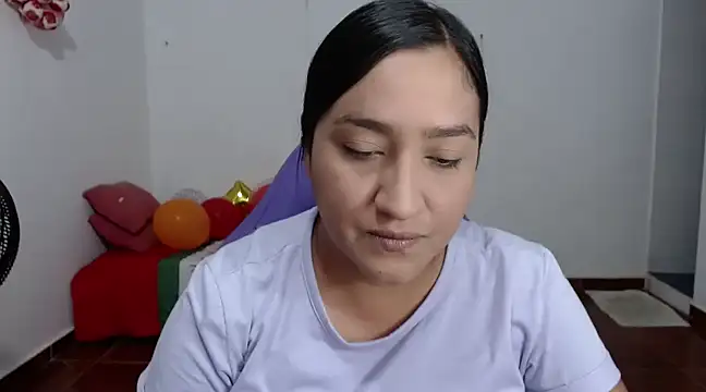 Snapshot of Saracutee1 chatting on 2, 1, 2025 Saracutee1 online show from 2, 1, 2025