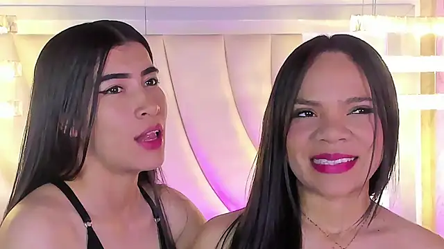 Snapshot of siara_and_zoe chatting on 24, 6, 2026 siara and zoe online show from 24, 6, 2026