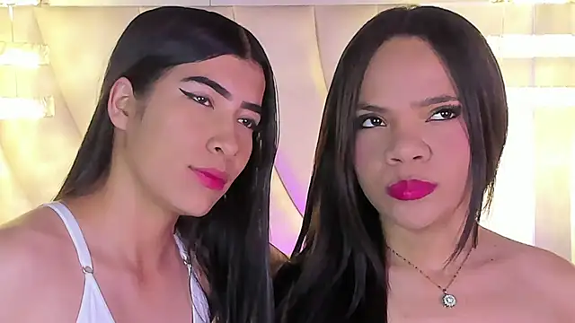 Snapshot of siara_and_zoe chatting on 9, 7, 2026 siara and zoe online show from 9, 7, 2026