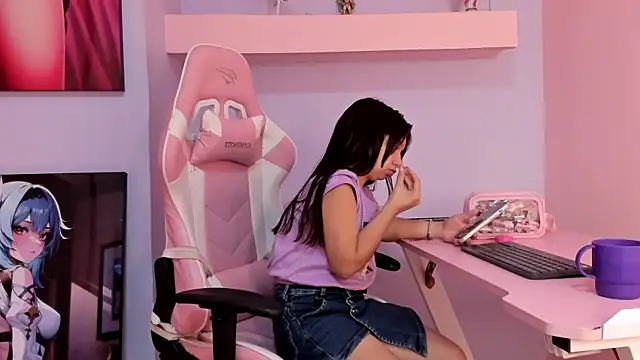 Snapshot of CharlotteMuller chatting on 3, 5, 2026 CharlotteMuller online show from 3, 5, 2026