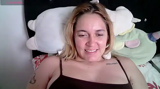 Snapshot of Izury_Blondee chatting on 9, 1, 2025 Izury Blondee online show from 9, 1, 2025