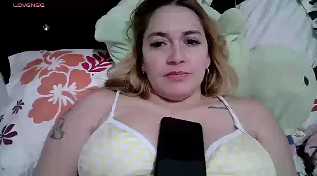 Snapshot of Izury_Blondee chatting on 18, 1, 2025 Izury Blondee online show from 18, 1, 2025