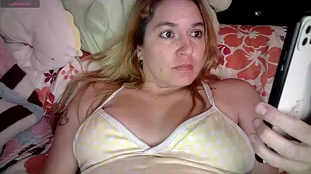 Snapshot of Izury_Blondee chatting on 11, 2, 2025 Izury Blondee online show from 11, 2, 2025