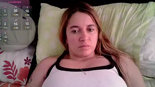 Snapshot of Izury_Blondee chatting on 13, 2, 2025 Izury Blondee online show from 13, 2, 2025