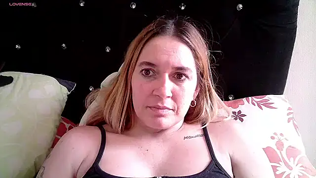 Snapshot of Izury_Blondee chatting on 20, 2, 2025 Izury Blondee online show from 20, 2, 2025