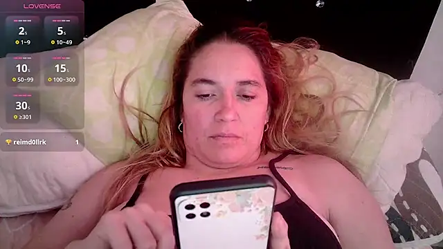 Snapshot of Izury_Blondee chatting on 25, 2, 2025 Izury Blondee online show from 25, 2, 2025