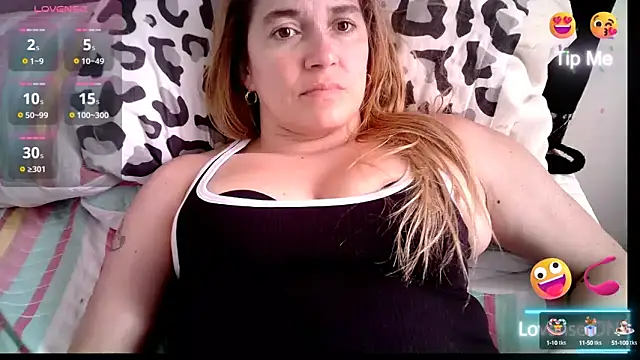 Snapshot of Izury_Blondee chatting on 8, 3, 2025 Izury Blondee online show from 8, 3, 2025