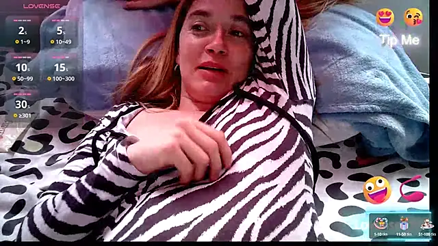 Snapshot of Izury_Blondee chatting on 9, 3, 2025 Izury Blondee online show from 9, 3, 2025