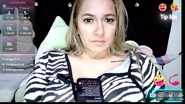 Snapshot of Izury_Blondee chatting on 13, 3, 2025 Izury Blondee online show from 13, 3, 2025