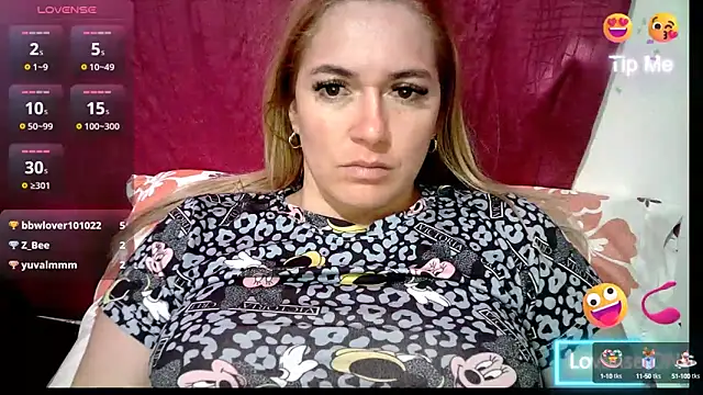 Snapshot of Izury_Blondee chatting on 20, 3, 2025 Izury Blondee online show from 20, 3, 2025