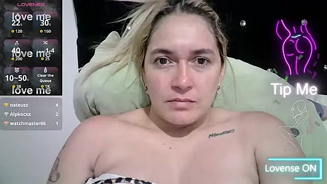 Snapshot of Izury_Blondee chatting on 11, 9, 2025 Izury Blondee online show from 11, 9, 2025