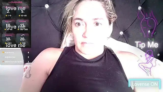 Snapshot of Izury_Blondee chatting on 11, 9, 2025 Izury Blondee online show from 11, 9, 2025