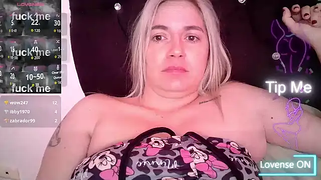 Snapshot of Izury_Blondee chatting on 21, 9, 2025 Izury Blondee online show from 21, 9, 2025