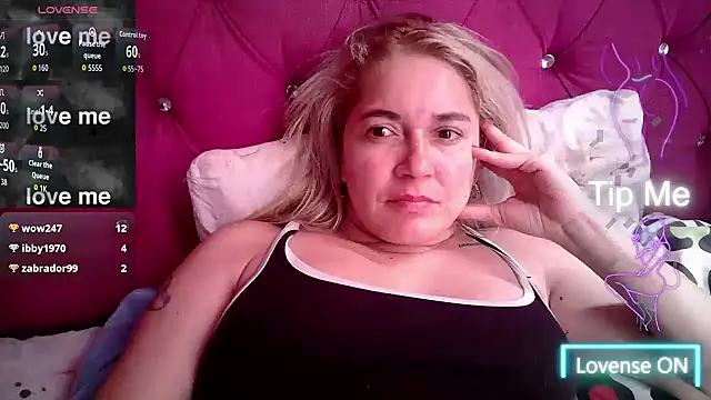 Snapshot of Izury_Blondee chatting on 23, 9, 2025 Izury Blondee online show from 23, 9, 2025