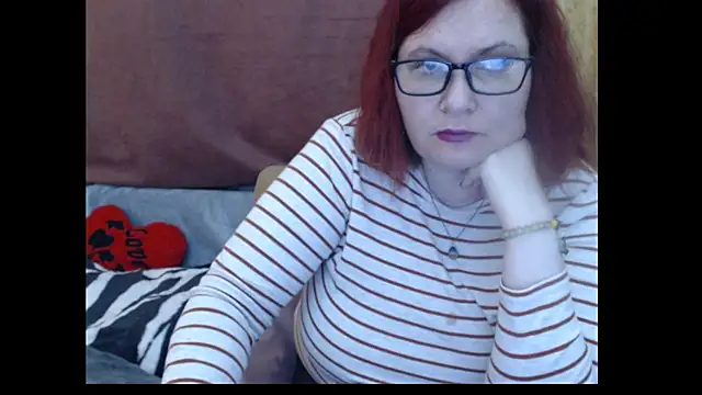 Snapshot of PlayfullMature chatting on 27, 4, 2026 PlayfullMature online show from 27, 4, 2026