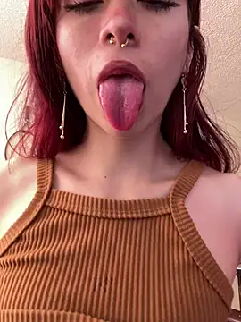 SuzzyyM online show from 27, 3, 2026