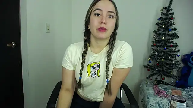 Snapshot of LauraSofia_Cam chatting on 17, 12, 2025 LauraSofia Cam online show from 17, 12, 2025