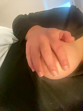 Snapshot of MorbidaMonica01 chatting on 19, 12, 2025 MorbidaMonica01 online show from 19, 12, 2025