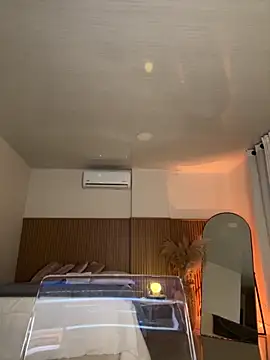 Snapshot of Lianh_Benett chatting on 19, 10, 2025 Lianh Benett online show from 19, 10, 2025