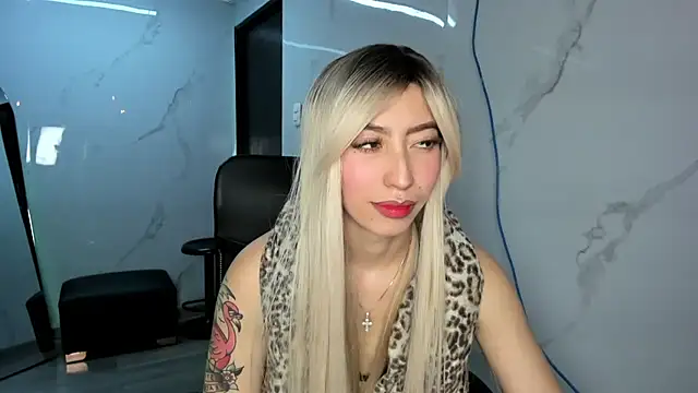 Snapshot of LilithCooperr_ chatting on 10, 10, 2025 LilithCooperr online show from 10, 10, 2025