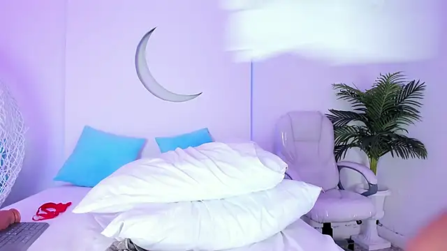 MiaCollson online show from 4, 3, 2025