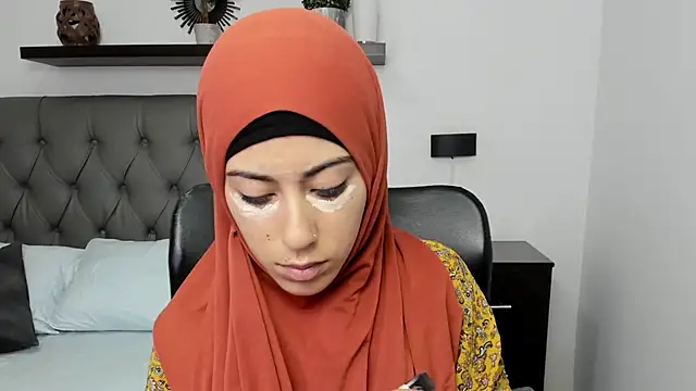 chaymae nah  online show from 24, 12, 2024