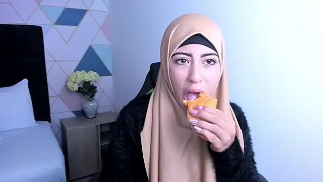 chaymae nah  online show from 21, 1, 2025