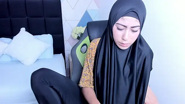 chaymae nah  online show from 23, 1, 2025