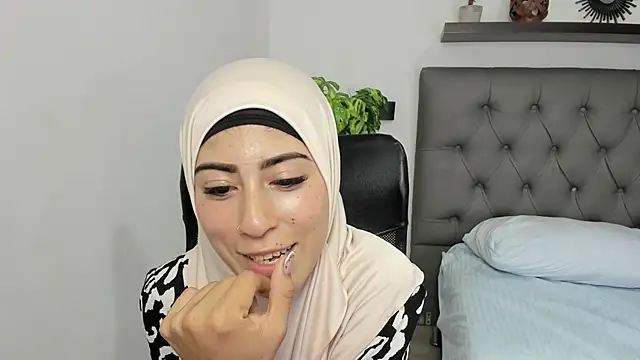 chaymae nah  online show from 10, 2, 2025