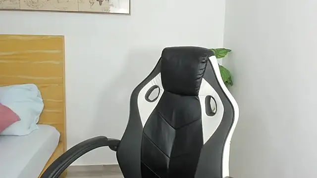 chaymae nah  online show from 11, 2, 2025