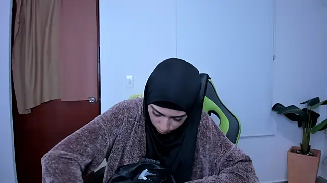 chaymae nah  online show from 10, 3, 2025