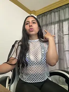 Snapshot of bella-black chatting on 15, 5, 2026 bella-black online show from 15, 5, 2026