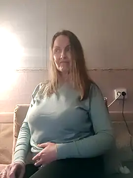 Evelina cute online show from 2, 1, 2025