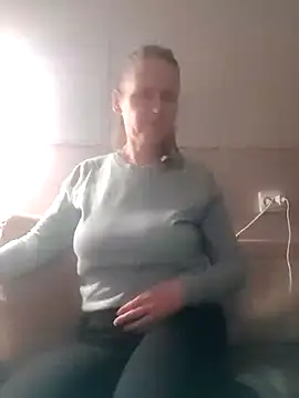 Evelina cute online show from 4, 1, 2025