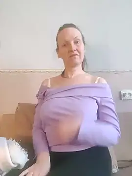 Evelina cute online show from 6, 1, 2025