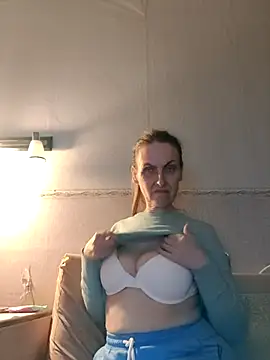 Evelina cute online show from 7, 10, 2025