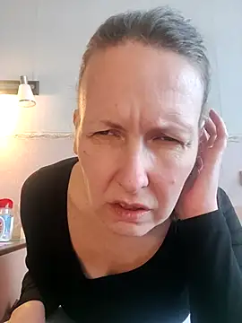 Evelina cute online show from 2, 3, 2026