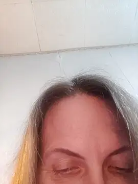 Evelina cute online show from 10, 4, 2026