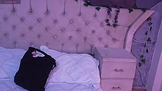 Snapshot of AmberGreyy_ chatting on 24, 4, 2026 AmberGreyy online show from 24, 4, 2026