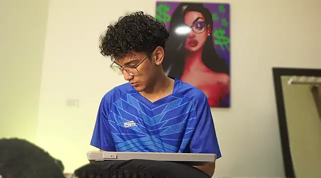 Snapshot of harrytwink18 chatting on 12, 12, 2024 harrytwink18 online show from 12, 12, 2024