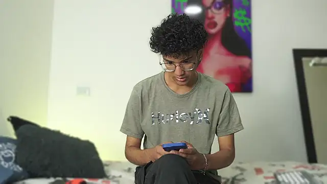 Snapshot of harrytwink18 chatting on 13, 12, 2024 harrytwink18 online show from 13, 12, 2024