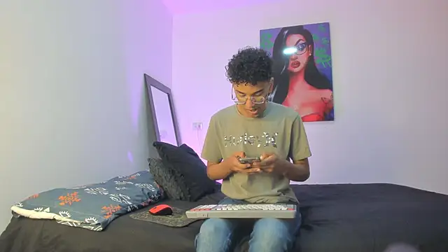 Snapshot of harrytwink18 chatting on 19, 3, 2025 harrytwink18 online show from 19, 3, 2025