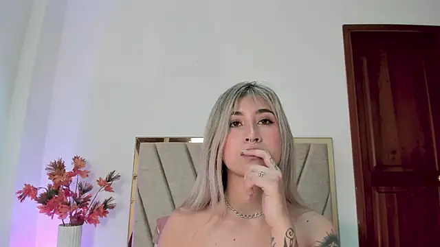 LucyJhonnsonn online show from 7, 12, 2024