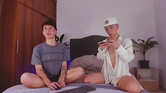 2gays 1Str8 online show from 23, 1, 2025