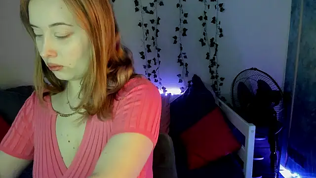 Snapshot of Emily_Gin chatting on 5, 2, 2025 Emily Gin online show from 5, 2, 2025