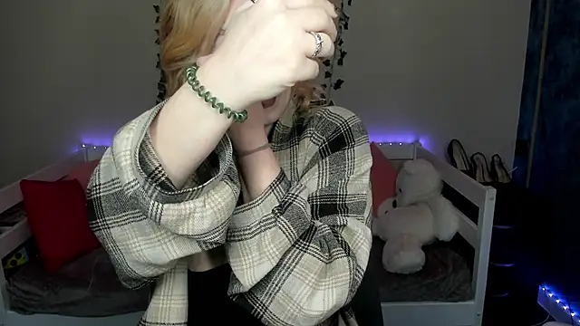 Snapshot of Emily_Gin chatting on 19, 11, 2025 Emily Gin online show from 19, 11, 2025