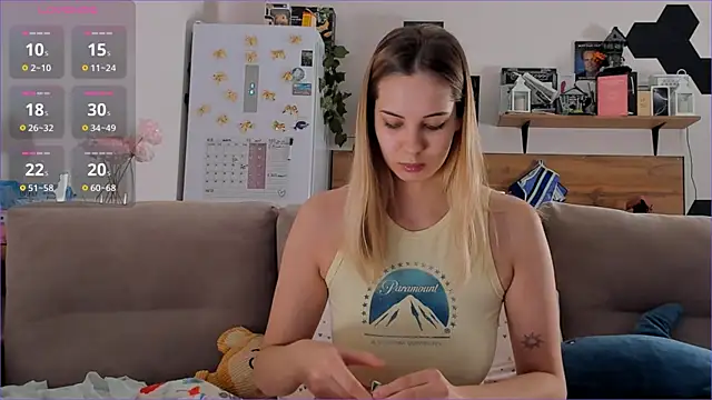 Girl alone home online show from 27, 11, 2025