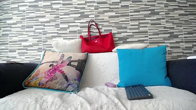 Snapshot of VioletaGomezCo chatting on 18, 10, 2025 VioletaGomezCo online show from 18, 10, 2025